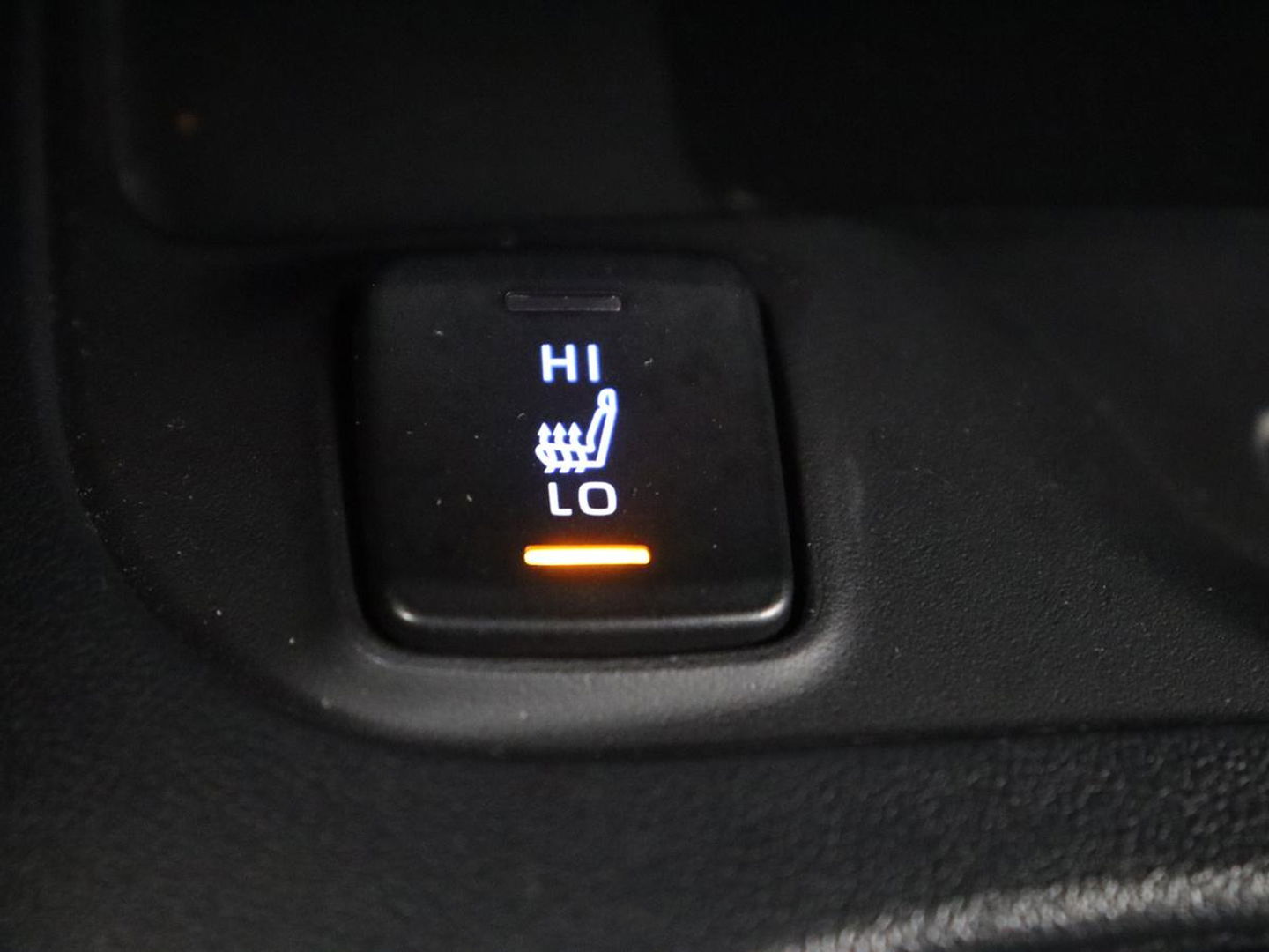 Toyota Corolla 1.8 Hybrid GR-Sport | Stoelverwarming | Carplay | Camera | Sportstoelen | Adaptive cruise | Keyless | Full LED | Park Assist | Climate control | DAB | Digital Cockpit | Getint glas