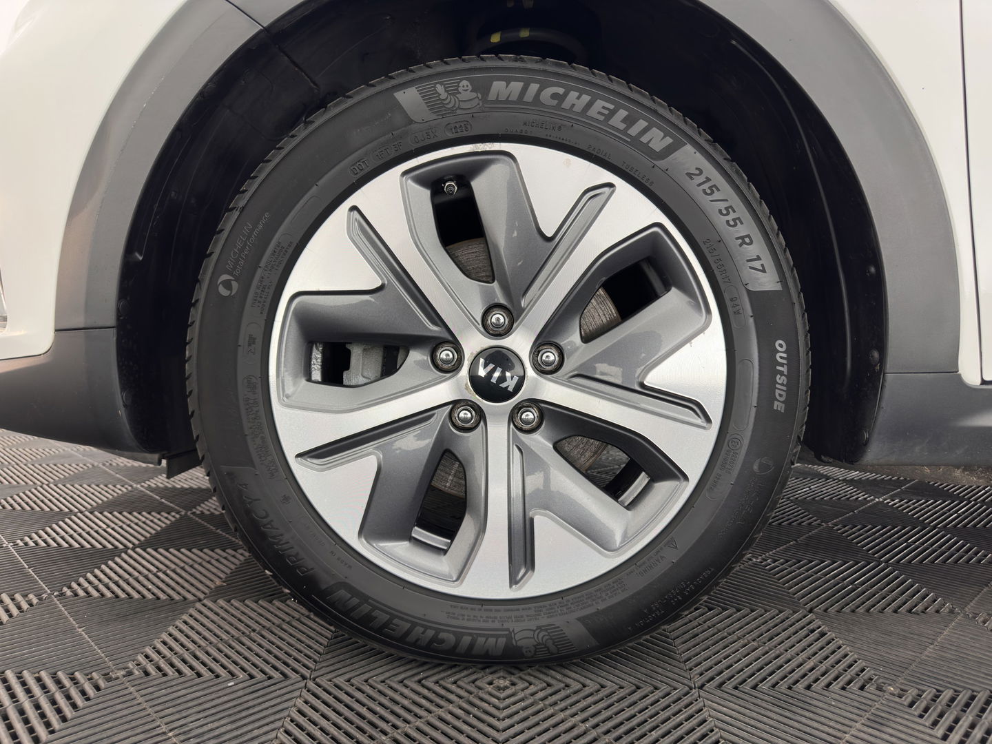 Kia e-Niro DynamicLine 64 kWh {SOH- 100%} (INCL. BTW) AUT.* HEATPUMP | LEATHER | FULL-LED | NAVI-FULLMAP | ADAPTIVE-CRUISE | CAMERA | KEYLESS | AMBIENT-LIGHT | 17'' ALU.