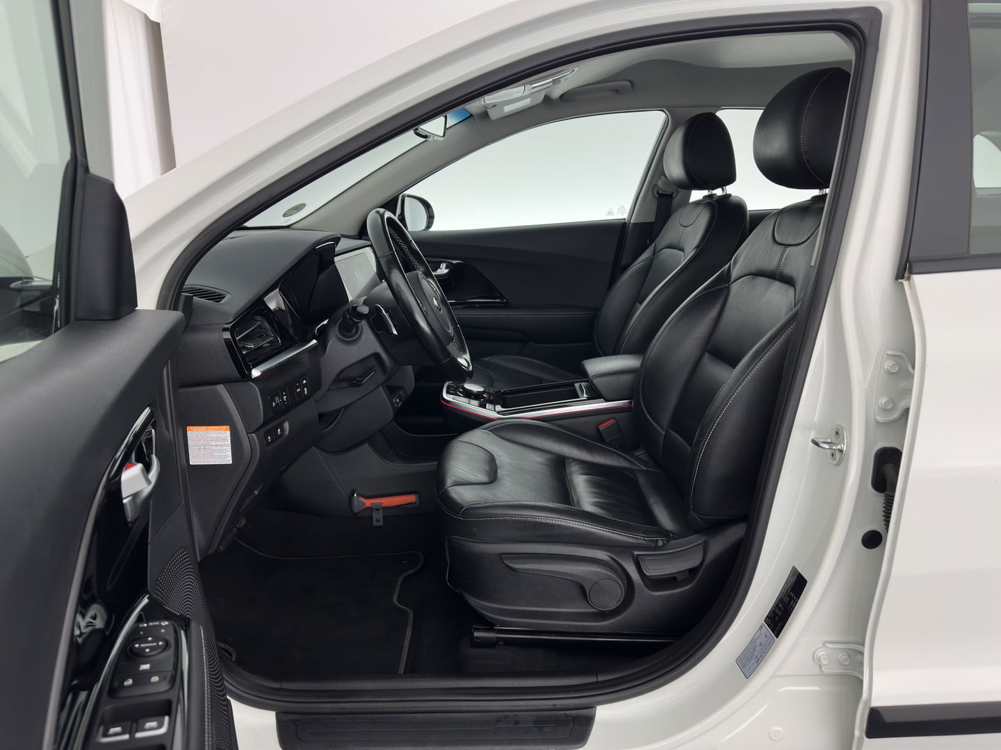 Kia e-Niro DynamicLine 64 kWh {SOH- 100%} (INCL. BTW) AUT.* HEATPUMP | LEATHER | FULL-LED | NAVI-FULLMAP | ADAPTIVE-CRUISE | CAMERA | KEYLESS | AMBIENT-LIGHT | 17'' ALU.