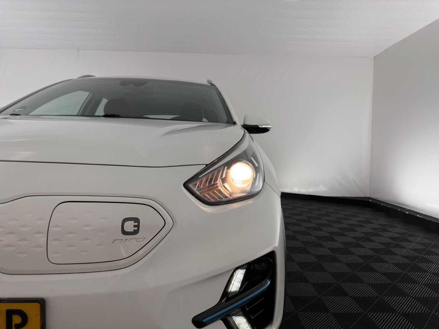 Kia e-Niro DynamicLine 64 kWh {SOH- 100%} (INCL. BTW) AUT.* HEATPUMP | LEATHER | FULL-LED | NAVI-FULLMAP | ADAPTIVE-CRUISE | CAMERA | KEYLESS | AMBIENT-LIGHT | 17'' ALU.