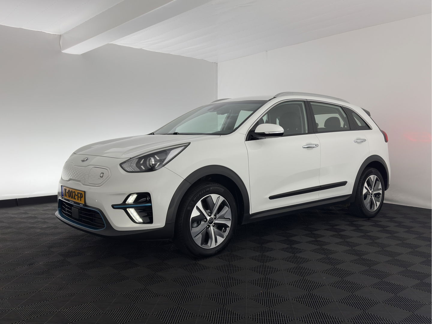 Kia e-Niro DynamicLine 64 kWh {SOH- 100%} (INCL. BTW) AUT.* HEATPUMP | LEATHER | FULL-LED | NAVI-FULLMAP | ADAPTIVE-CRUISE | CAMERA | KEYLESS | AMBIENT-LIGHT | 17'' ALU.