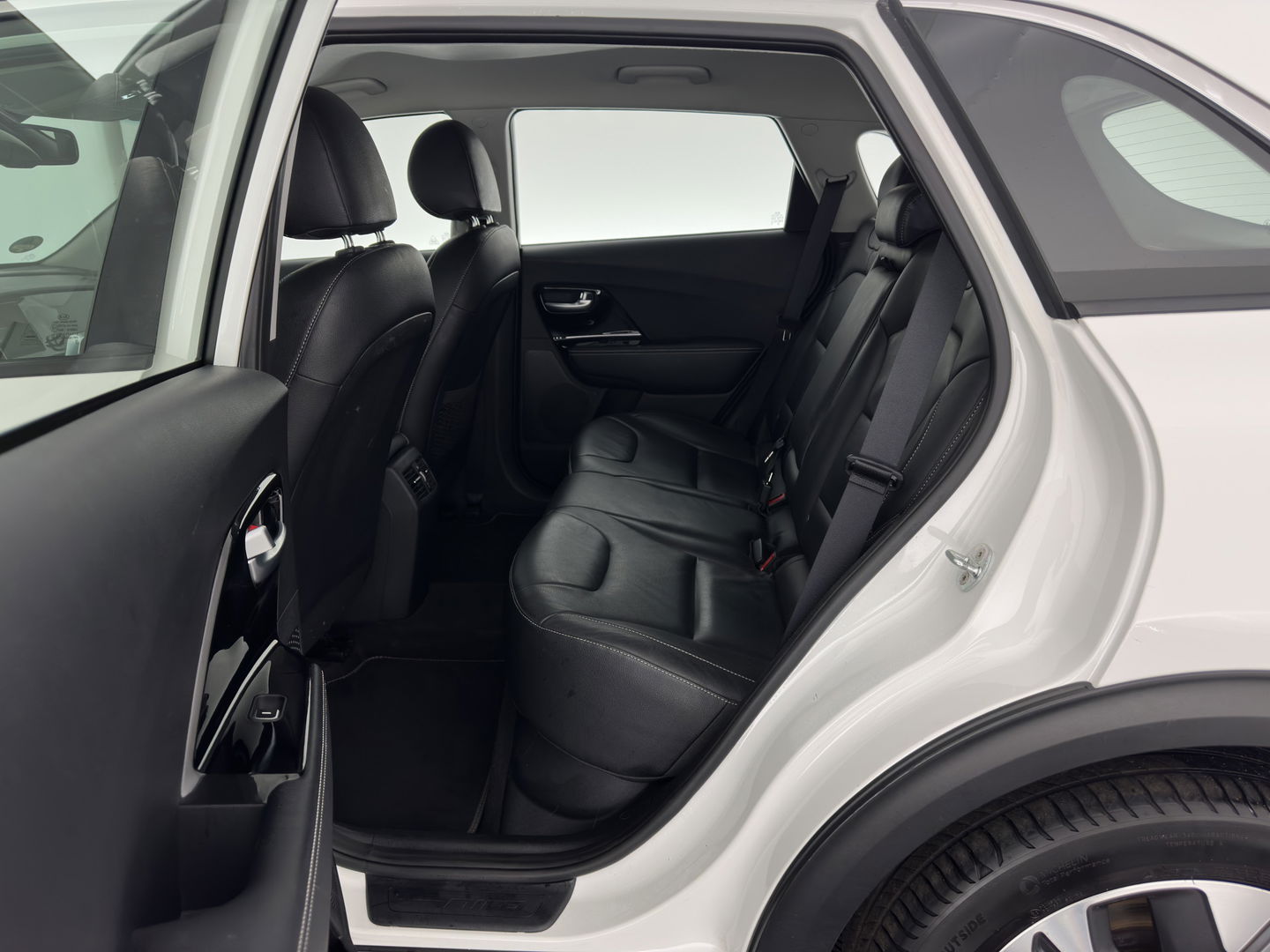 Kia e-Niro DynamicLine 64 kWh {SOH- 100%} (INCL. BTW) AUT.* HEATPUMP | LEATHER | FULL-LED | NAVI-FULLMAP | ADAPTIVE-CRUISE | CAMERA | KEYLESS | AMBIENT-LIGHT | 17'' ALU.