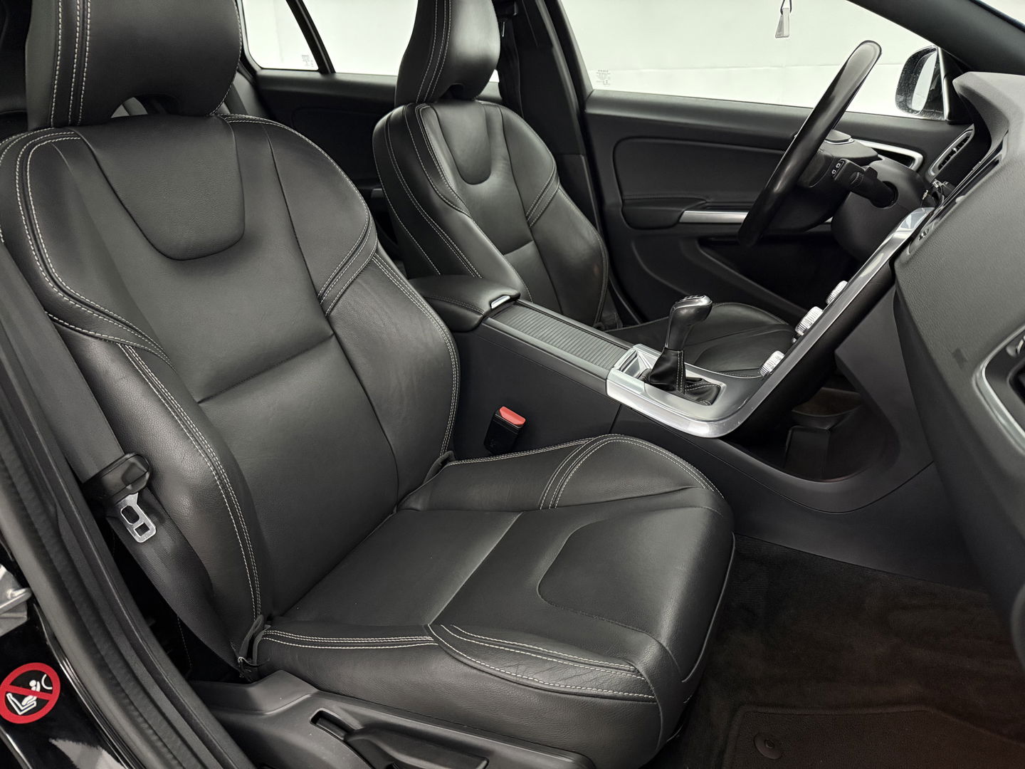 Volvo V60 2.0 D2 Momentum | Virtual | Cruise | Navi | Stoelverw. | Trekh. | Leder | Parkeersens. | NAP