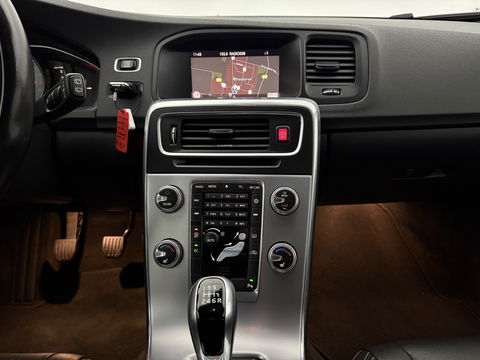 Volvo V60 2.0 D2 Momentum | Virtual | Cruise | Navi | Stoelverw. | Trekh. | Leder | Parkeersens. | NAP