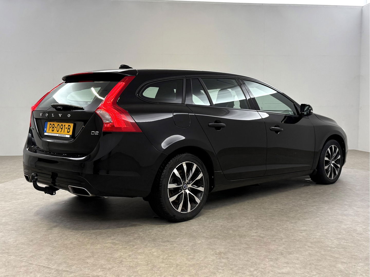 Volvo V60 2.0 D2 Momentum | Virtual | Cruise | Navi | Stoelverw. | Trekh. | Leder | Parkeersens. | NAP