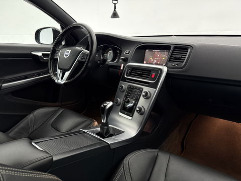 Volvo V60 2.0 D2 Momentum | Virtual | Cruise | Navi | Stoelverw. | Trekh. | Leder | Parkeersens. | NAP