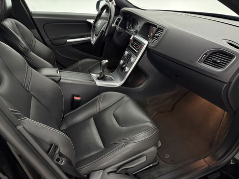 Volvo V60 2.0 D2 Momentum | Virtual | Cruise | Navi | Stoelverw. | Trekh. | Leder | Parkeersens. | NAP