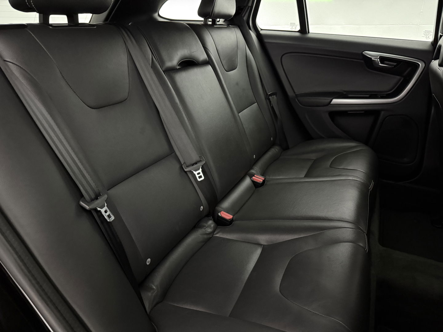 Volvo V60 2.0 D2 Momentum | Virtual | Cruise | Navi | Stoelverw. | Trekh. | Leder | Parkeersens. | NAP