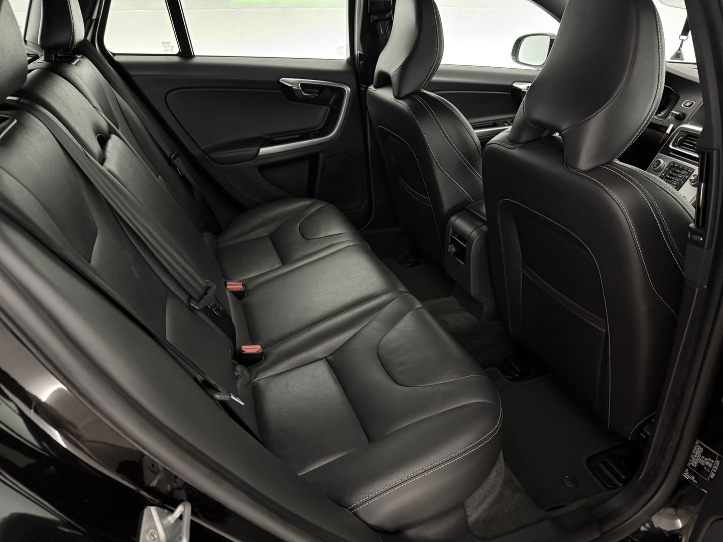 Volvo V60 2.0 D2 Momentum | Virtual | Cruise | Navi | Stoelverw. | Trekh. | Leder | Parkeersens. | NAP