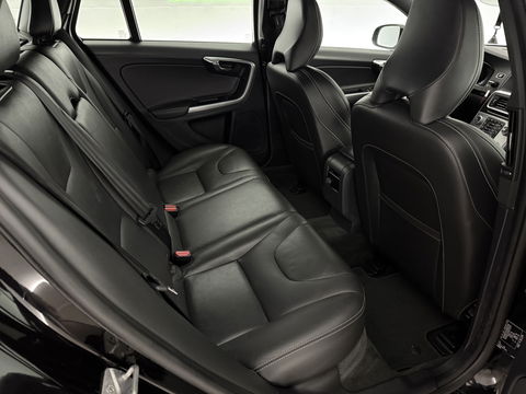 Volvo V60 2.0 D2 Momentum | Virtual | Cruise | Navi | Stoelverw. | Trekh. | Leder | Parkeersens. | NAP