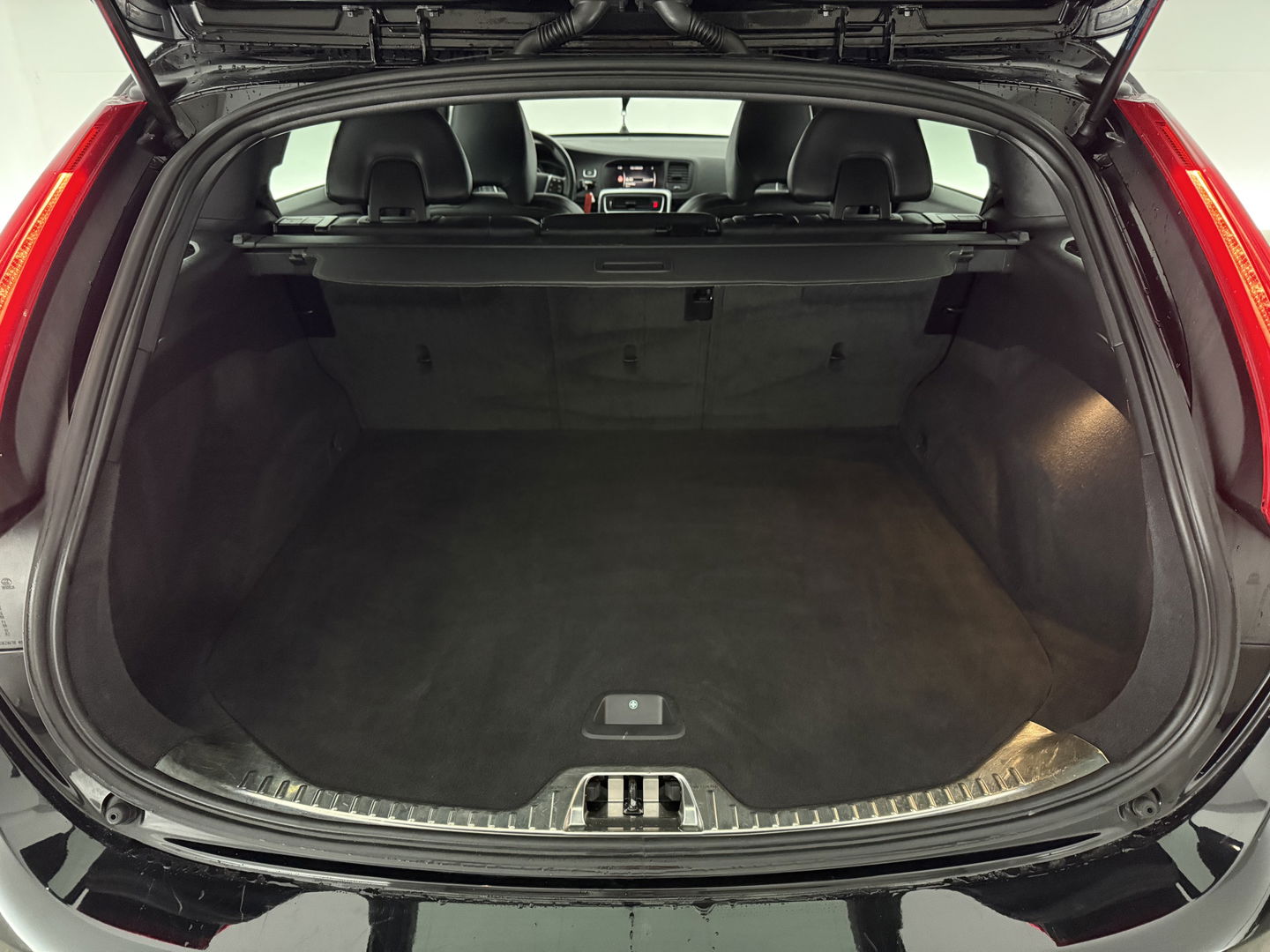 Volvo V60 2.0 D2 Momentum | Virtual | Cruise | Navi | Stoelverw. | Trekh. | Leder | Parkeersens. | NAP