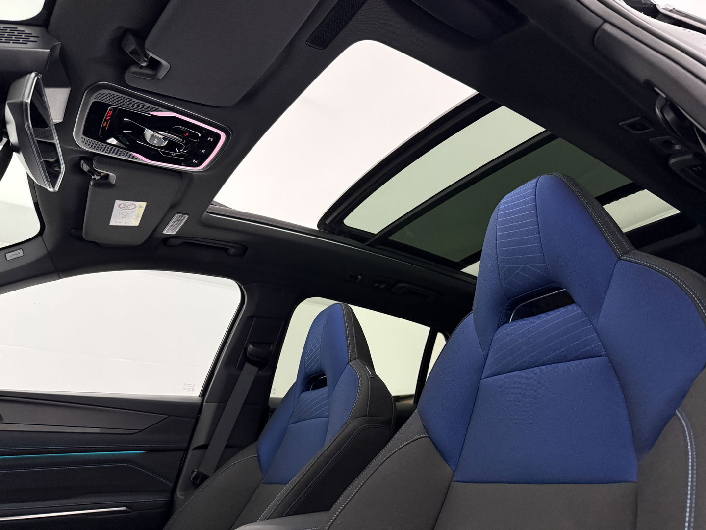 Lynk Co 01 1.5 | Nardo Grey | Pano | 360° | Memory | Sfeerverl. | Carplay | Virtual | Keyless | NAP