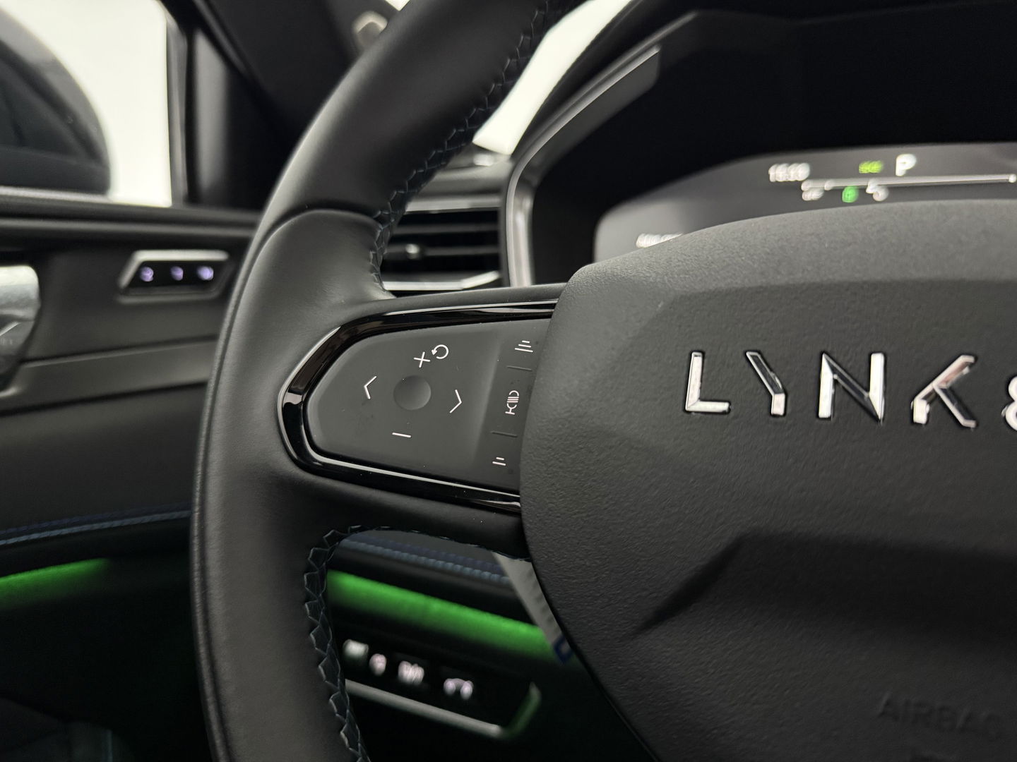 Lynk Co 01 1.5 | Nardo Grey | Pano | 360° | Memory | Sfeerverl. | Carplay | Virtual | Keyless | NAP