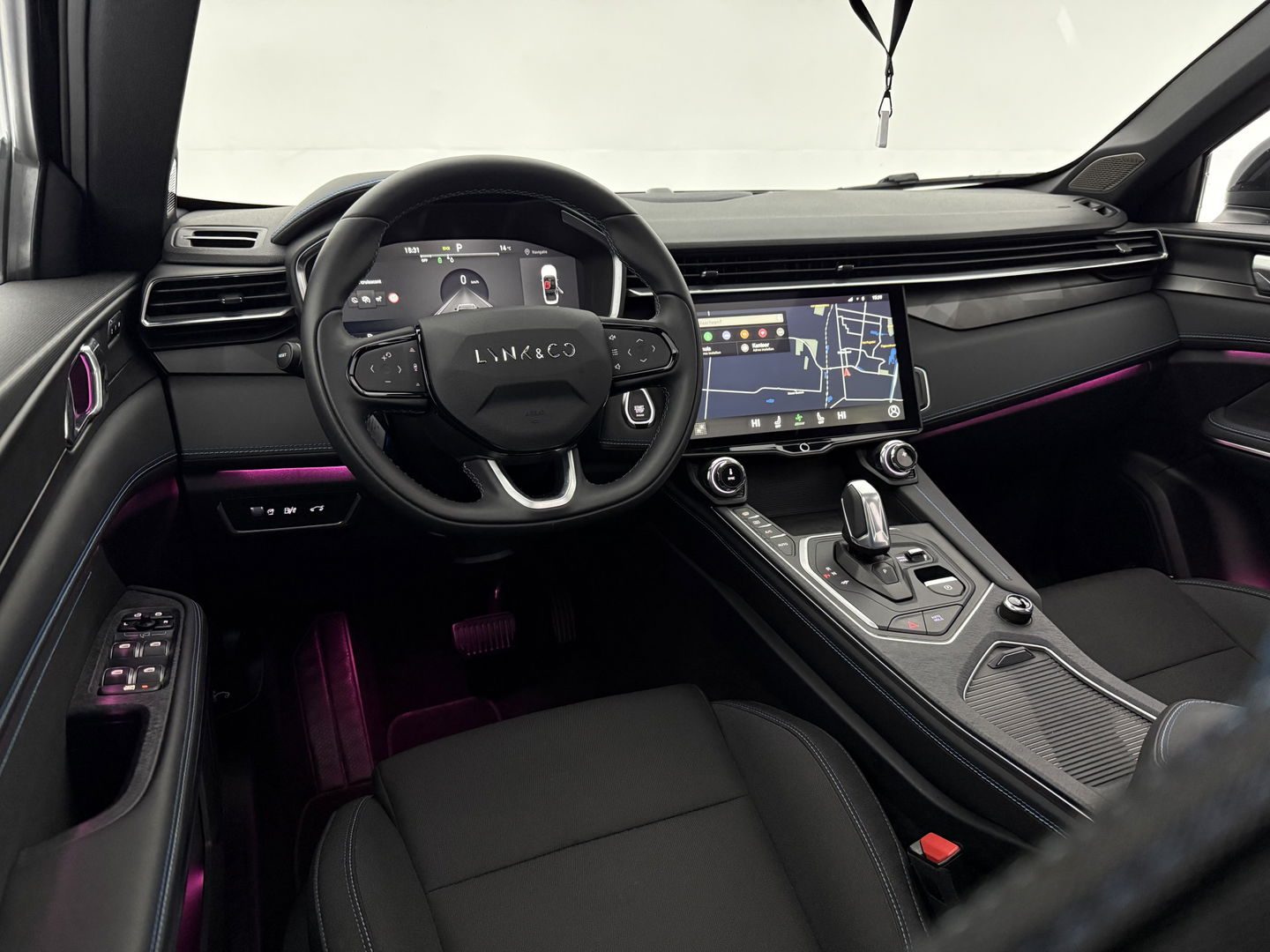 Lynk Co 01 1.5 | Nardo Grey | Pano | 360° | Memory | Sfeerverl. | Carplay | Virtual | Keyless | NAP