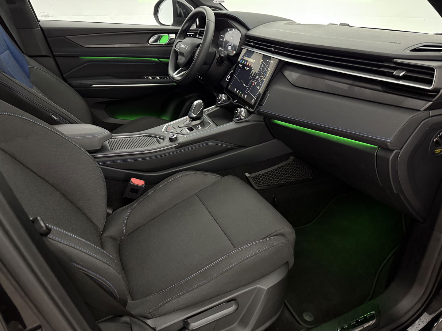 Lynk Co 01 1.5 | Nardo Grey | Pano | 360° | Memory | Sfeerverl. | Carplay | Virtual | Keyless | NAP