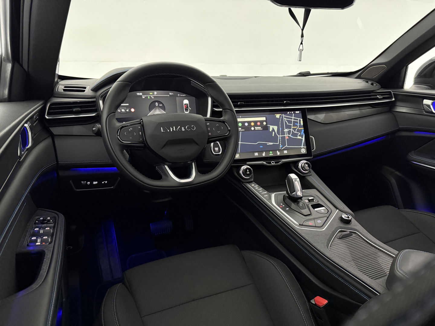 Lynk Co 01 1.5 | Nardo Grey | Pano | 360° | Memory | Sfeerverl. | Carplay | Virtual | Keyless | NAP