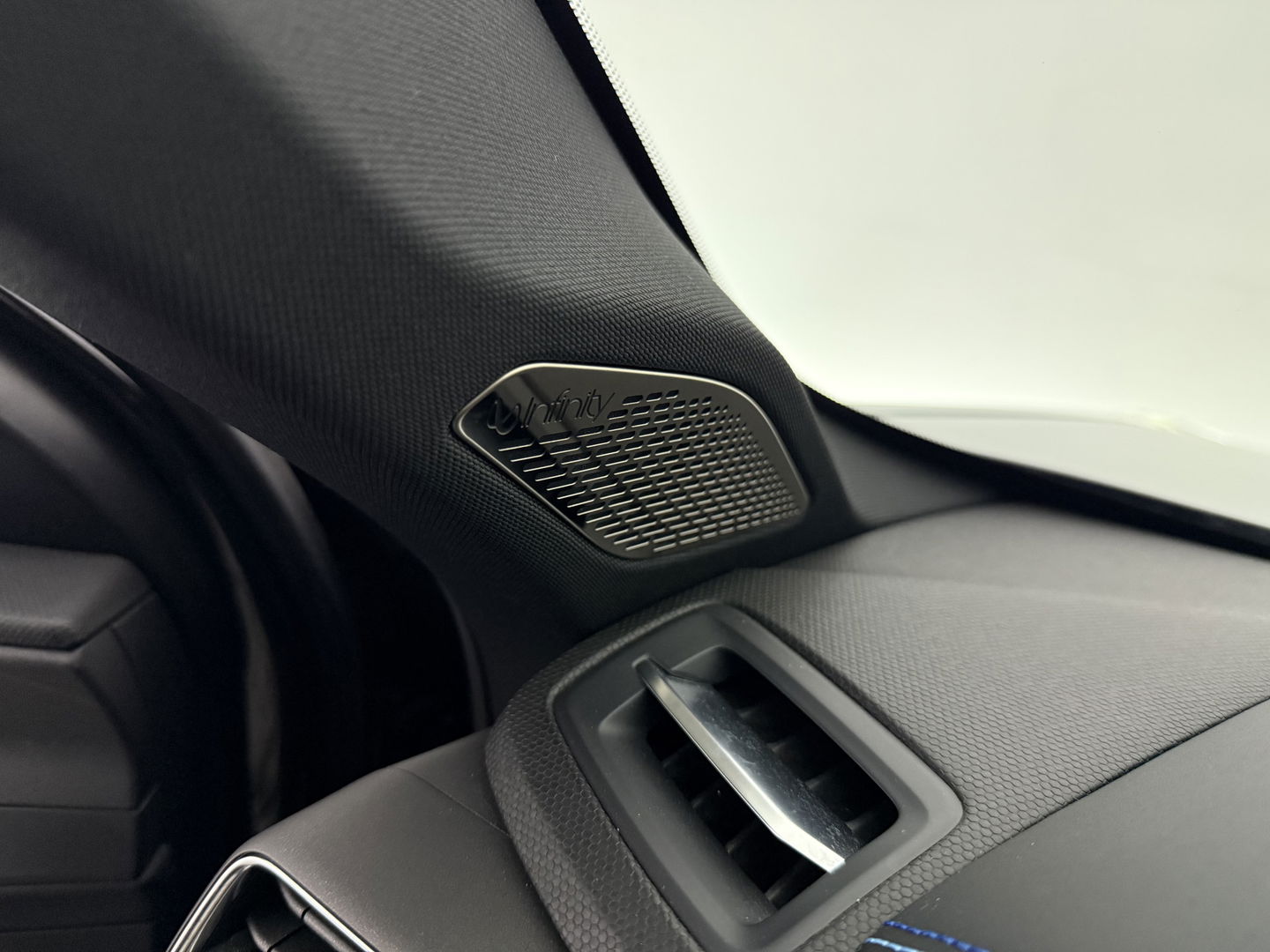 Lynk Co 01 1.5 | Nardo Grey | Pano | 360° | Memory | Sfeerverl. | Carplay | Virtual | Keyless | NAP