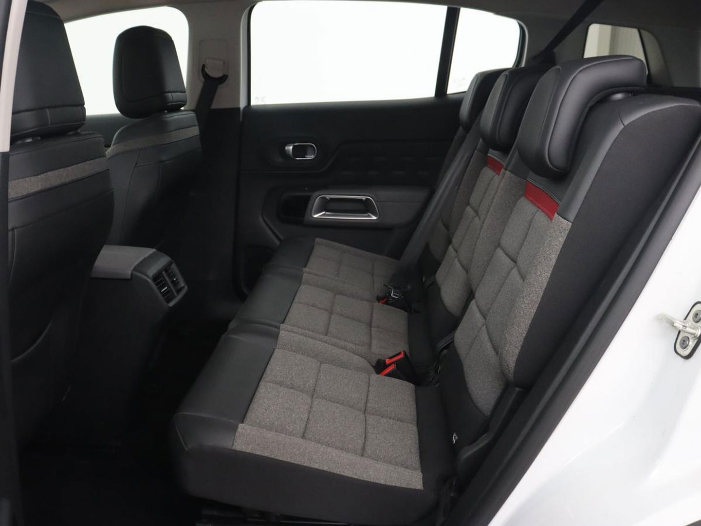 Citroën C5 Aircross 1.6 Plug-in Hybrid 225 Business | Camera | Carplay | Navigatie | Digital Cockpit | DAB | Climate control | Bluetooth | Cruise control