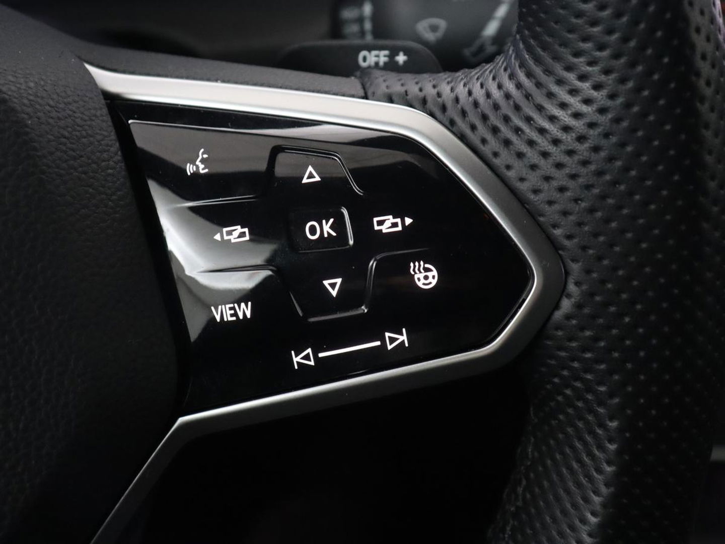 Volkswagen Golf 1.4 eHybrid GTE | Stoelverarming | Trekhaak | Carplay | Adaptive cruise | 18'' | Sportstoelen | Navigatie | Sfeerverlichting | Climate control | Parkeerhulp | PHEV | Plug In