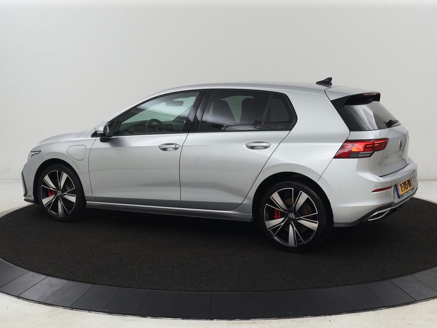 Volkswagen Golf 1.4 eHybrid GTE | Stoelverarming | Trekhaak | Carplay | Adaptive cruise | 18'' | Sportstoelen | Navigatie | Sfeerverlichting | Climate control | Parkeerhulp | PHEV | Plug In