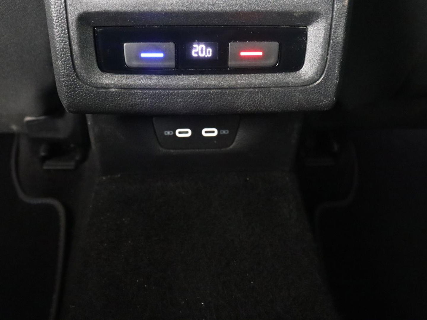 Volkswagen Golf 1.4 eHybrid GTE | Stoelverarming | Trekhaak | Carplay | Adaptive cruise | 18'' | Sportstoelen | Navigatie | Sfeerverlichting | Climate control | Parkeerhulp | PHEV | Plug In