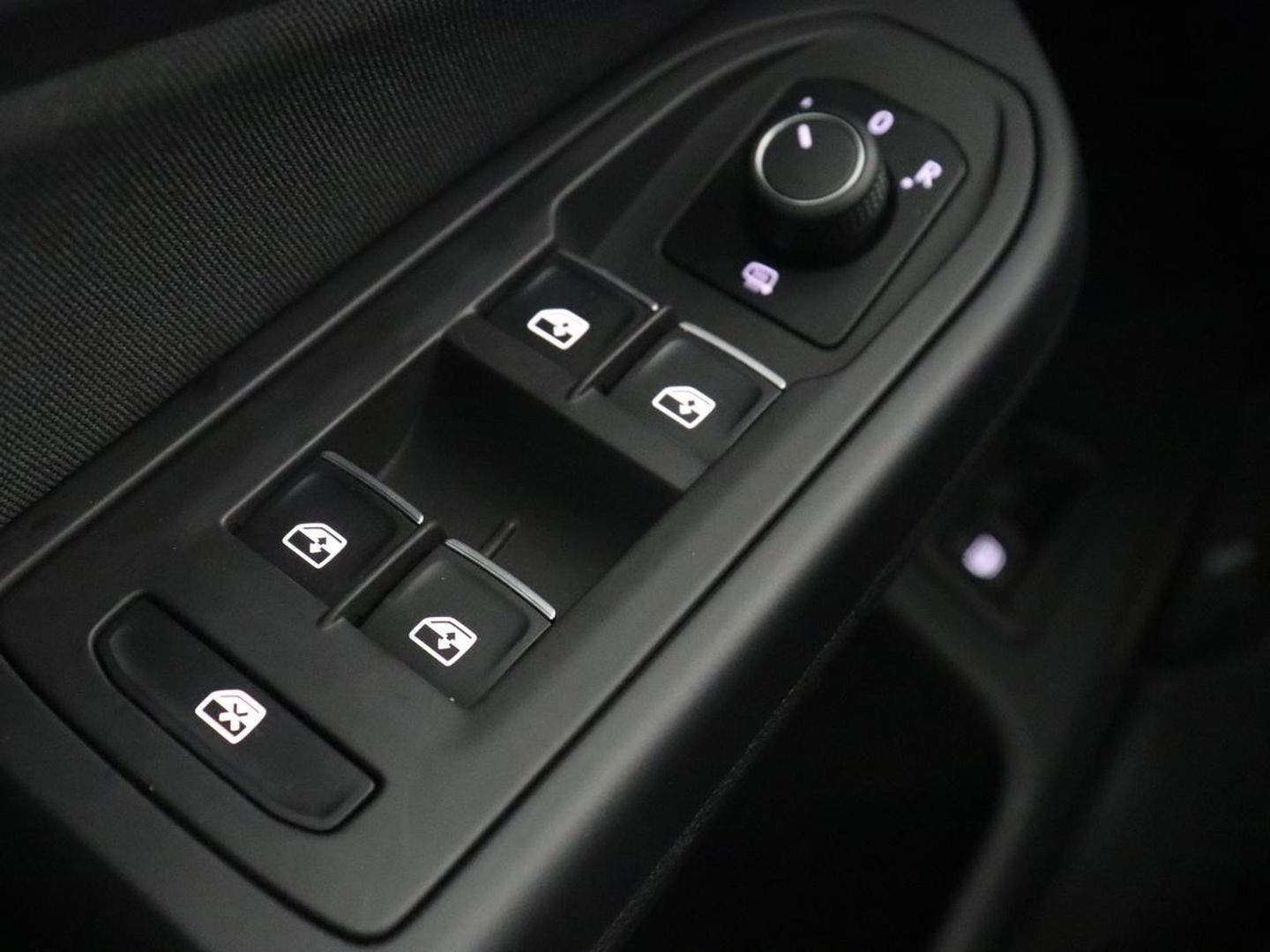 Volkswagen Golf 1.4 eHybrid GTE | Stoelverarming | Trekhaak | Carplay | Adaptive cruise | 18'' | Sportstoelen | Navigatie | Sfeerverlichting | Climate control | Parkeerhulp | PHEV | Plug In