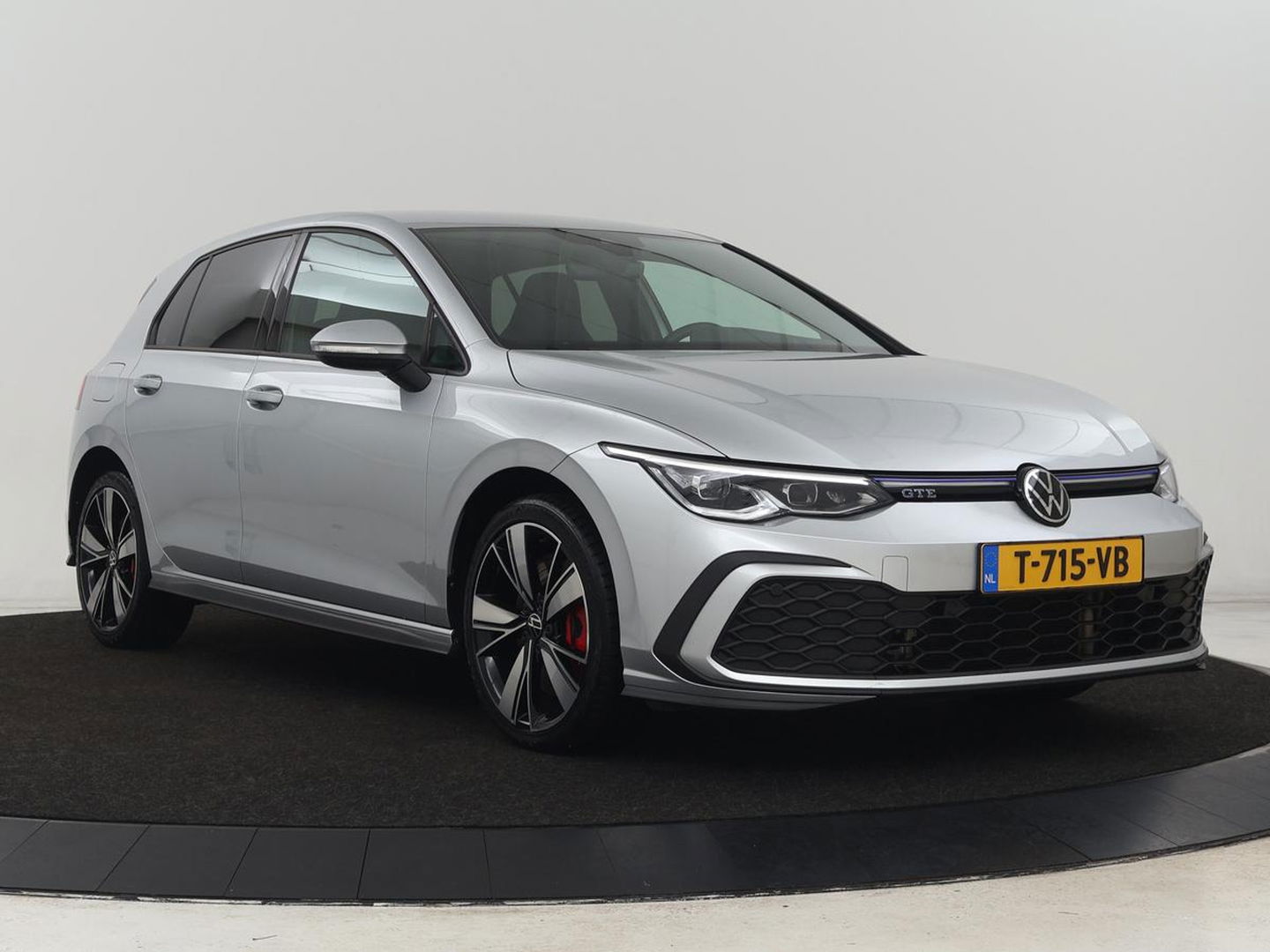 Volkswagen Golf 1.4 eHybrid GTE | Stoelverarming | Trekhaak | Carplay | Adaptive cruise | 18'' | Sportstoelen | Navigatie | Sfeerverlichting | Climate control | Parkeerhulp | PHEV | Plug In
