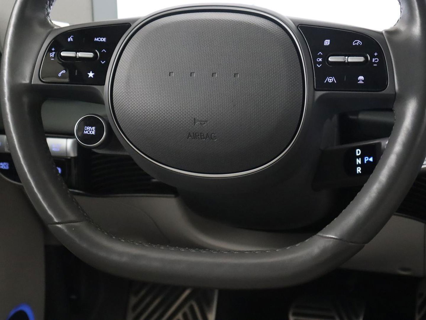 Hyundai IONIQ 5 Lounge 73kWh | Panoramadak | Stoelventilatie | Leder | Head-Up | Warmtepomp | 360 Camera | Achterbankverwarming | Adaptive cruise | Navigatie | Full LED | Carplay