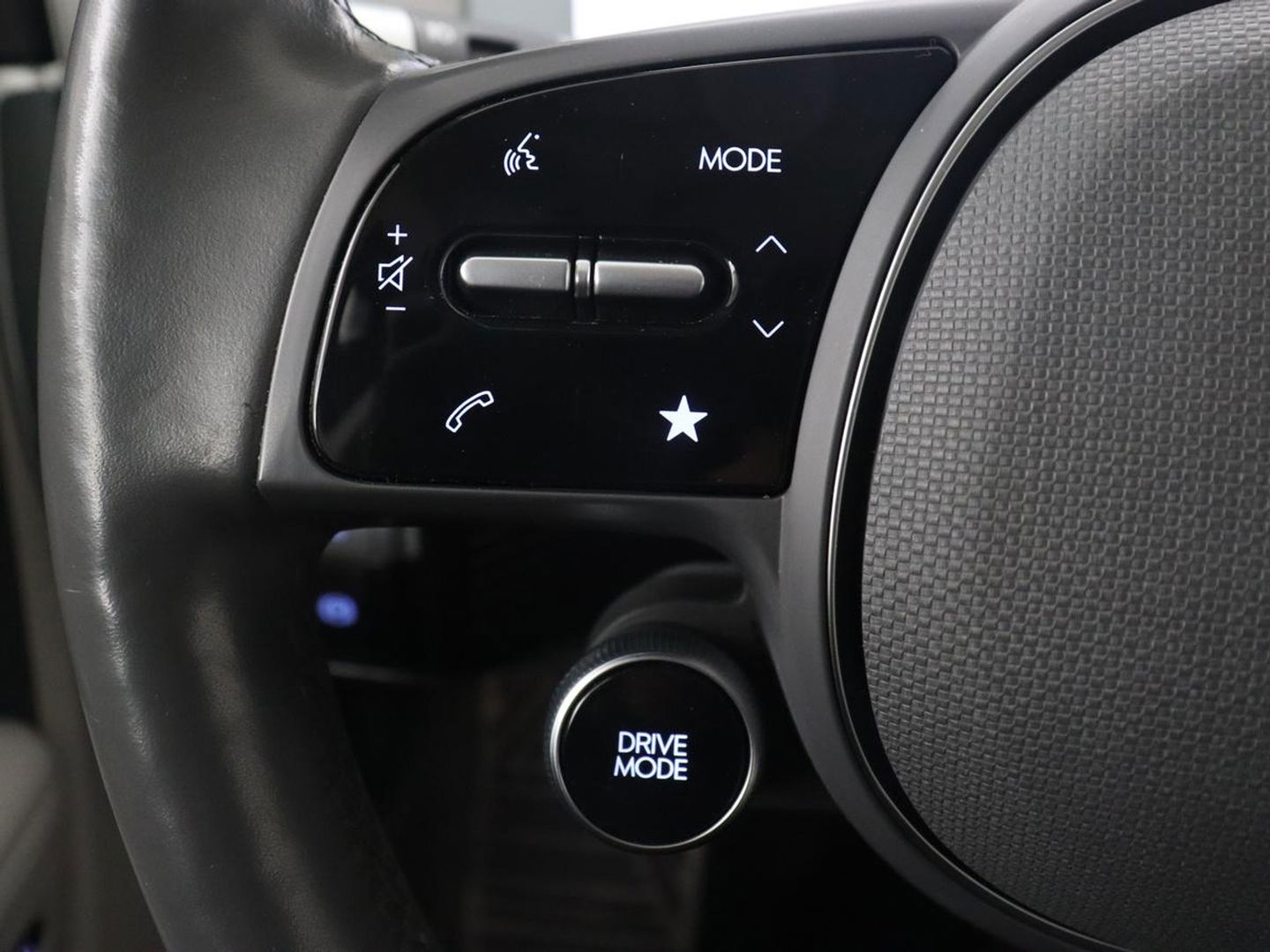 Hyundai IONIQ 5 Lounge 73kWh | Panoramadak | Stoelventilatie | Leder | Head-Up | Warmtepomp | 360 Camera | Achterbankverwarming | Adaptive cruise | Navigatie | Full LED | Carplay