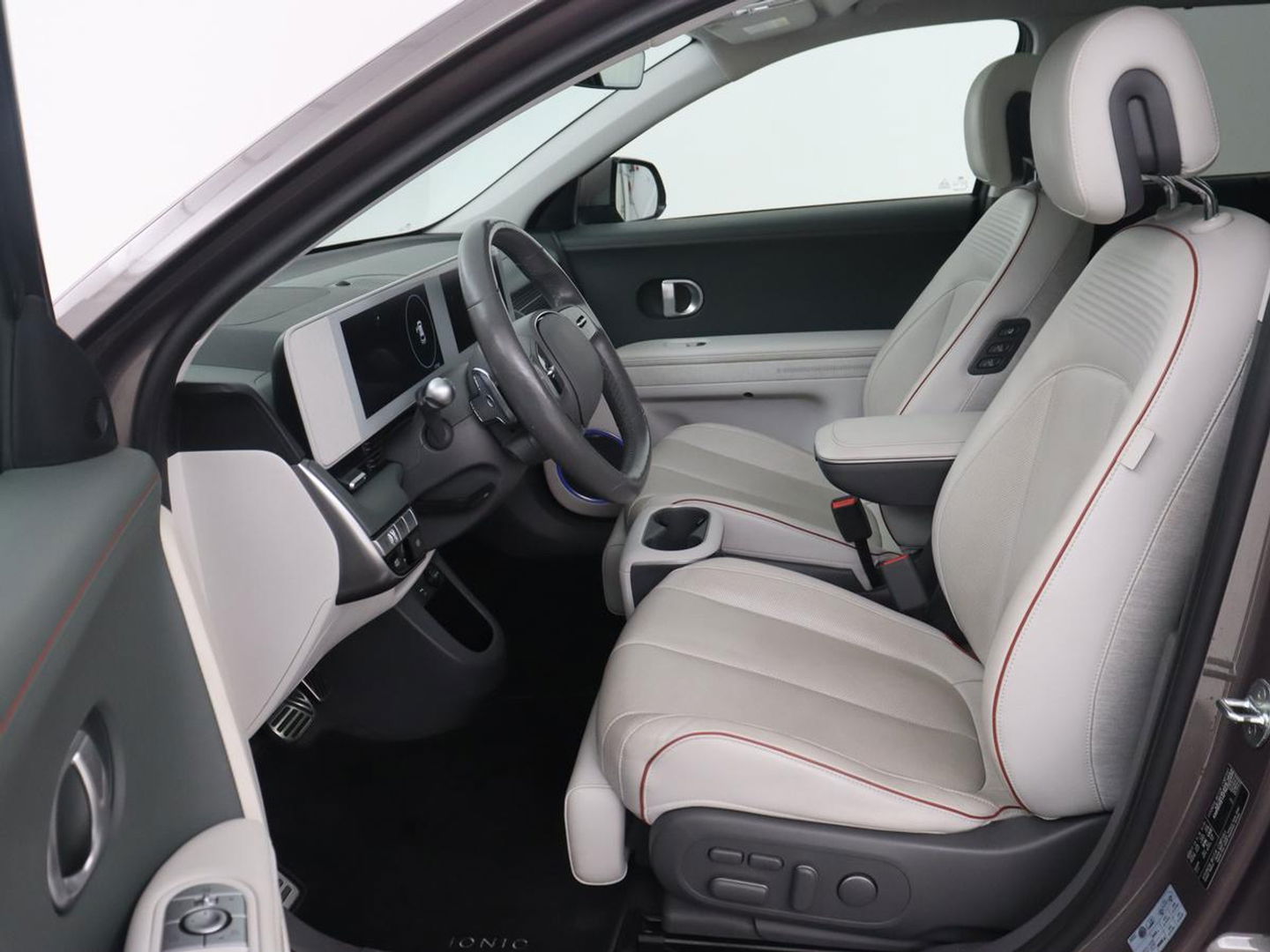 Hyundai IONIQ 5 Lounge 73kWh | Panoramadak | Stoelventilatie | Leder | Head-Up | Warmtepomp | 360 Camera | Achterbankverwarming | Adaptive cruise | Navigatie | Full LED | Carplay