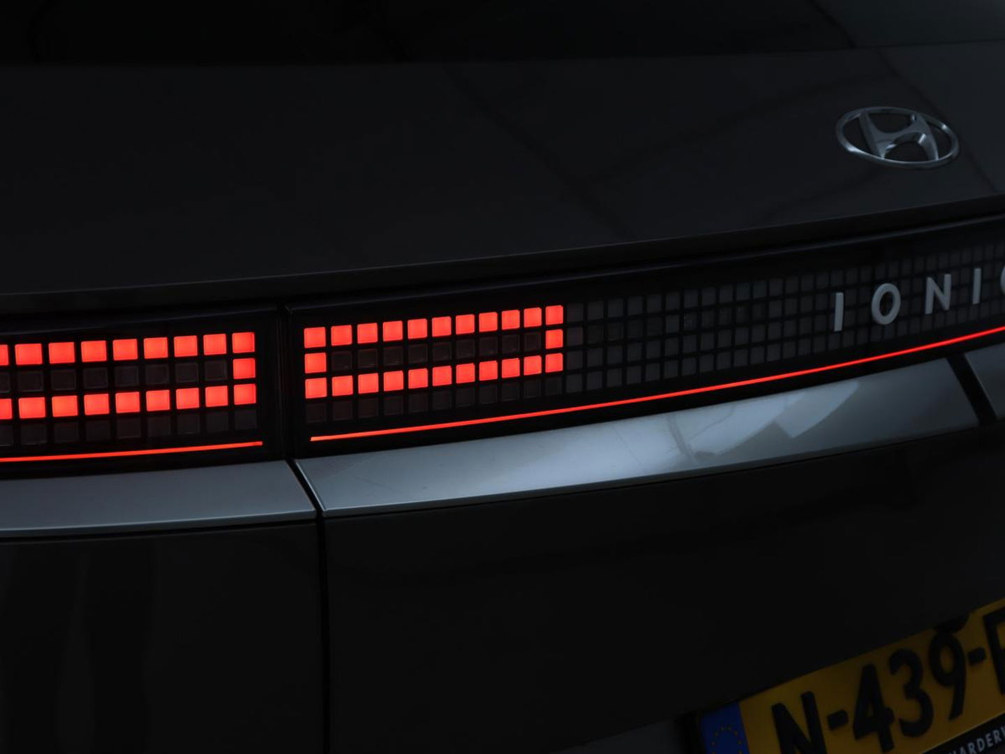 Hyundai IONIQ 5 Lounge 73kWh | Panoramadak | Stoelventilatie | Leder | Head-Up | Warmtepomp | 360 Camera | Achterbankverwarming | Adaptive cruise | Navigatie | Full LED | Carplay