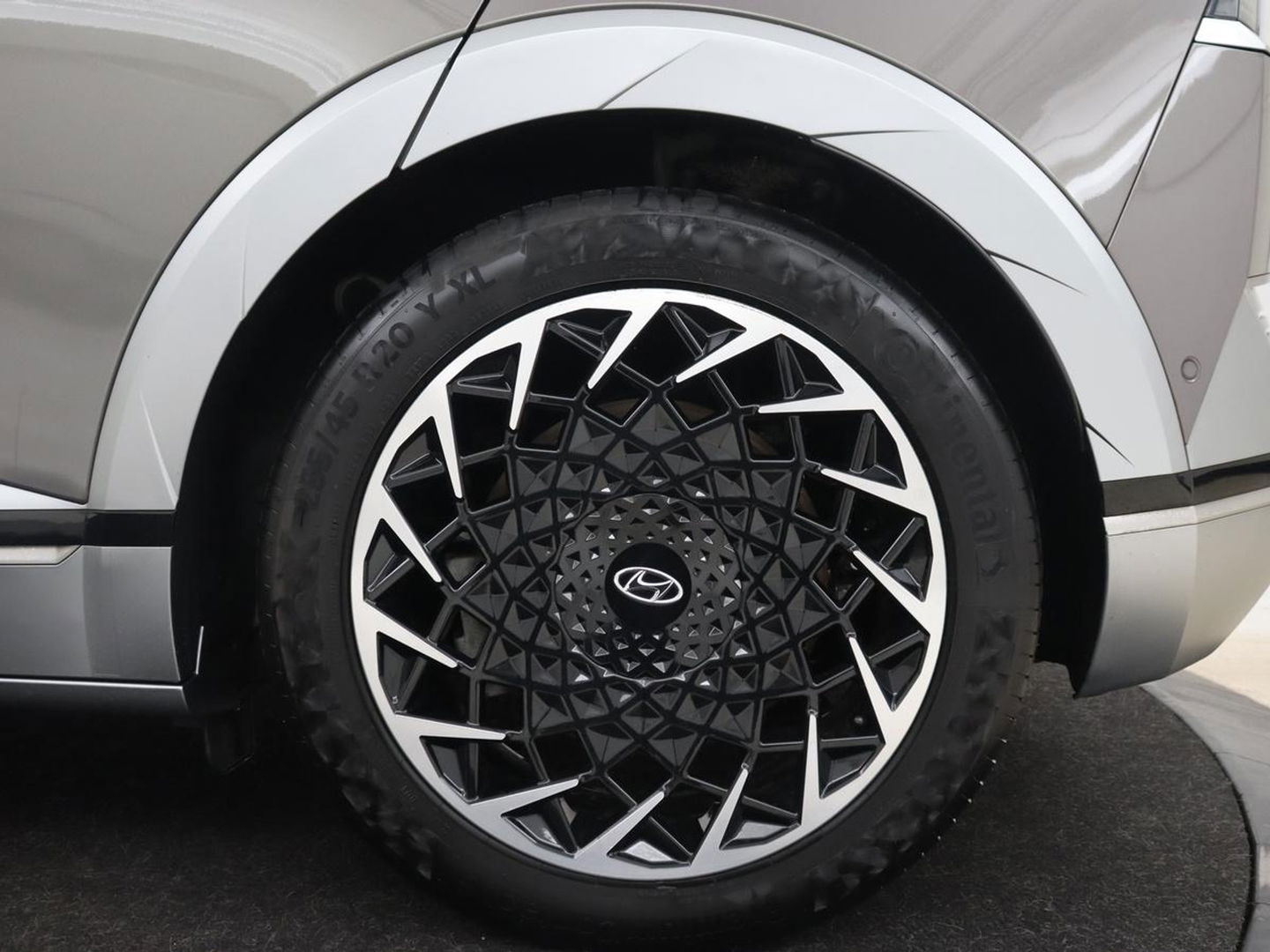 Hyundai IONIQ 5 Lounge 73kWh | Panoramadak | Stoelventilatie | Leder | Head-Up | Warmtepomp | 360 Camera | Achterbankverwarming | Adaptive cruise | Navigatie | Full LED | Carplay