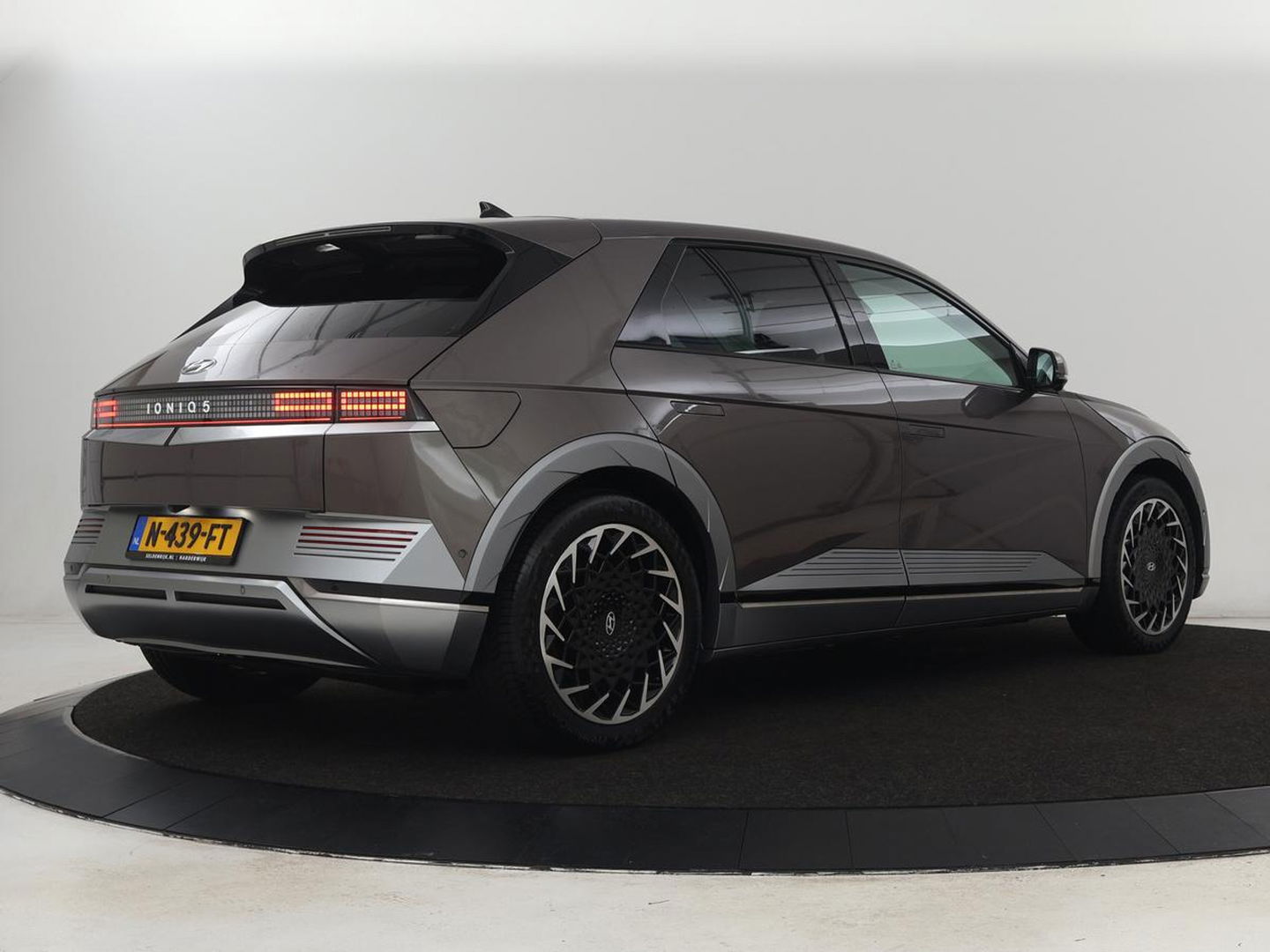 Hyundai IONIQ 5 Lounge 73kWh | Panoramadak | Stoelventilatie | Leder | Head-Up | Warmtepomp | 360 Camera | Achterbankverwarming | Adaptive cruise | Navigatie | Full LED | Carplay