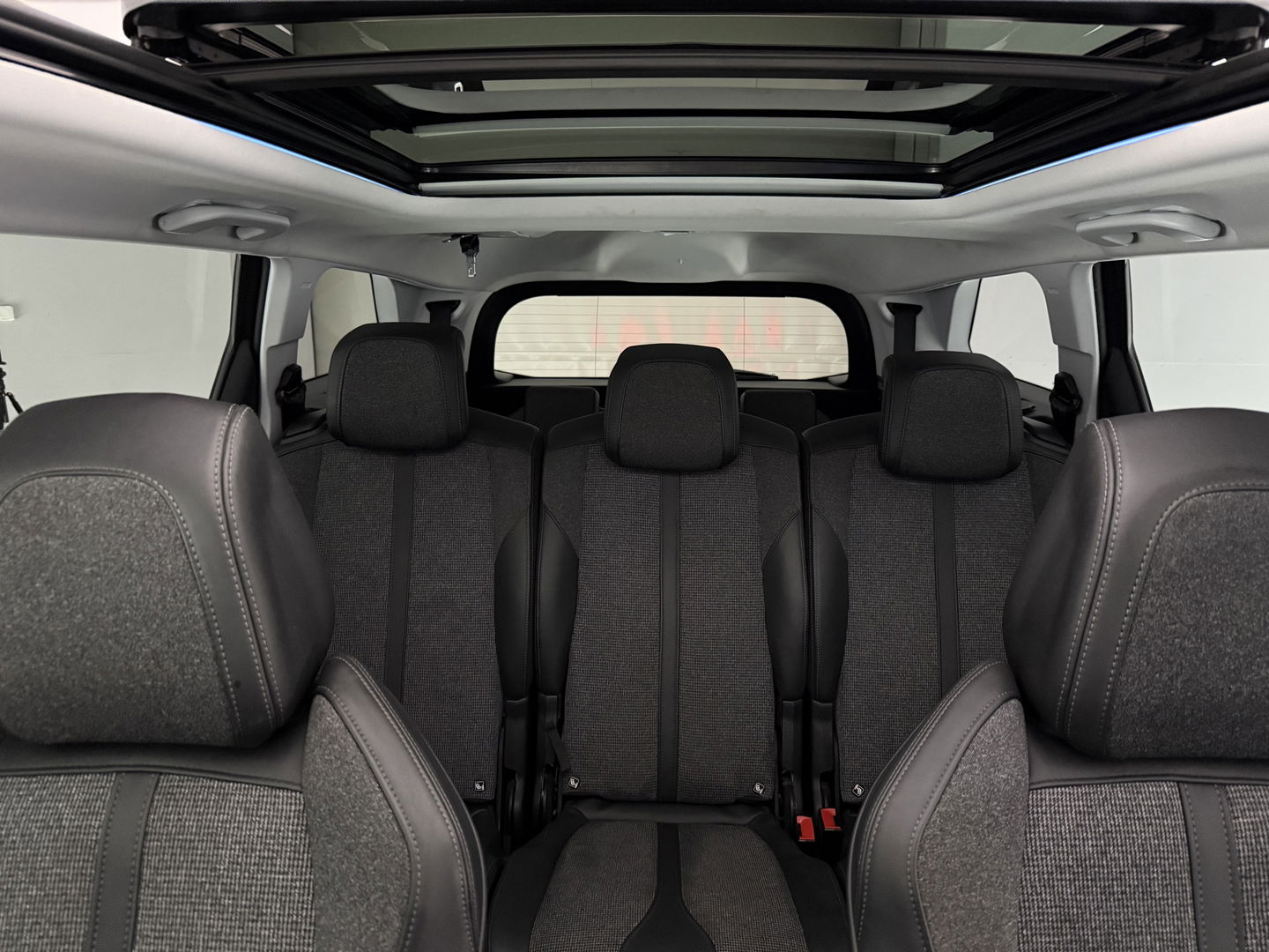 Peugeot 5008 1.2 PureTech 7p. | Pano | Sfeer | Memory | Adap. Cruise | Keyless | Virtual | Clima | Carplay | Camera | Trekh.