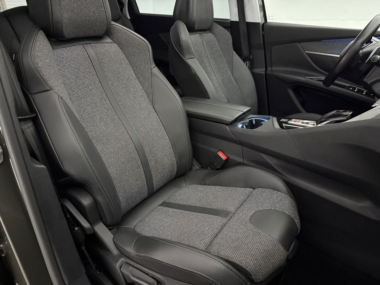 Peugeot 5008 1.2 PureTech 7p. | Pano | Sfeer | Memory | Adap. Cruise | Keyless | Virtual | Clima | Carplay | Camera | Trekh.