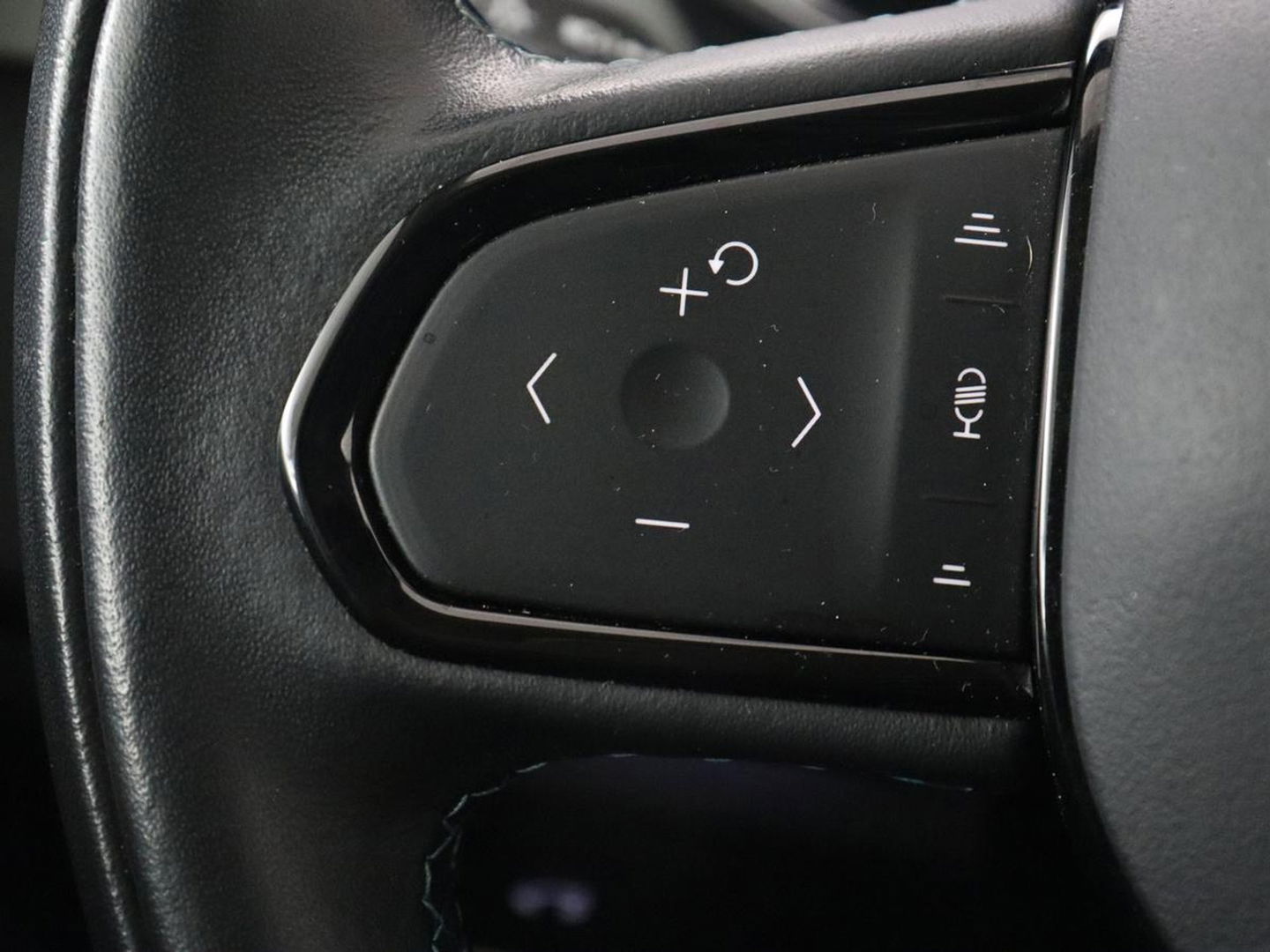 Lynk & Co 01 1.5 Plug In | Panoramadak | Trekhaak | Infinity by Harman | Camera | Adaptive cruise | Stoelverwarming | Carplay | Memory | Full LED | PHEV