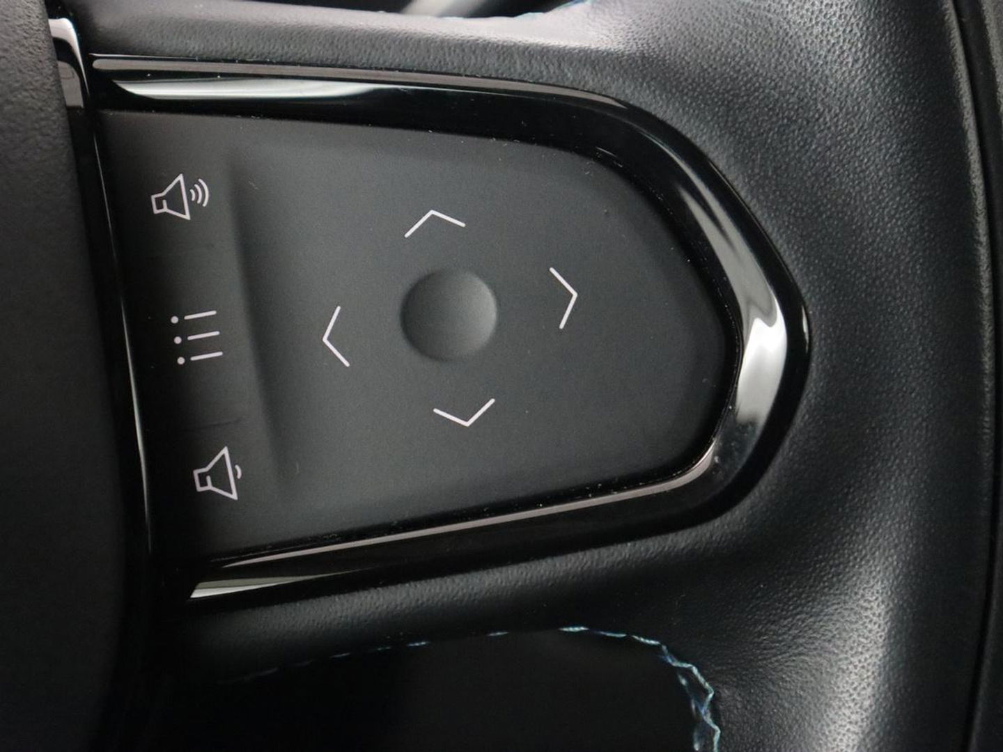 Lynk & Co 01 1.5 Plug In | Panoramadak | Trekhaak | Infinity by Harman | Camera | Adaptive cruise | Stoelverwarming | Carplay | Memory | Full LED | PHEV