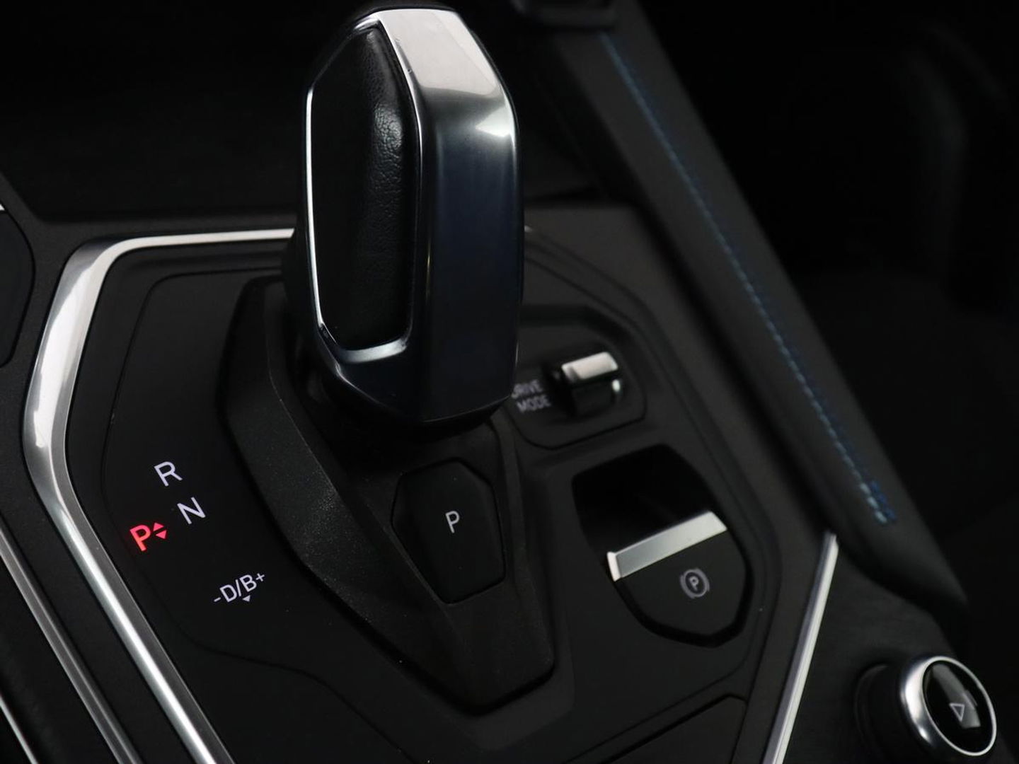 Lynk & Co 01 1.5 Plug In | Panoramadak | Trekhaak | Infinity by Harman | Camera | Adaptive cruise | Stoelverwarming | Carplay | Memory | Full LED | PHEV