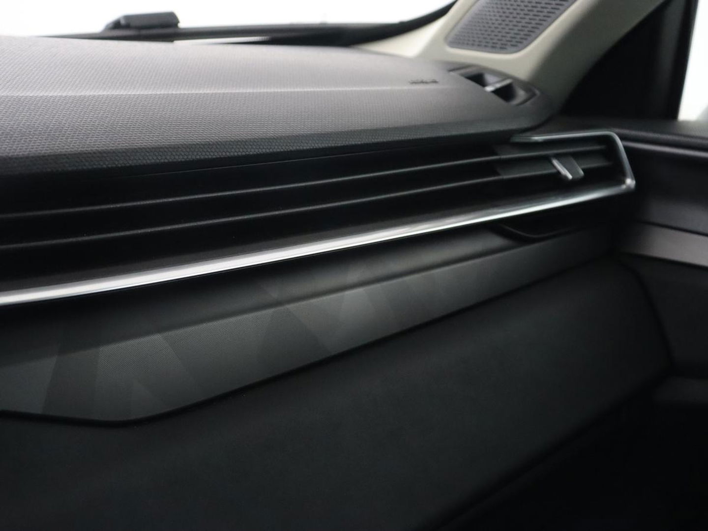 Lynk & Co 01 1.5 Plug In | Panoramadak | Trekhaak | Infinity by Harman | Camera | Adaptive cruise | Stoelverwarming | Carplay | Memory | Full LED | PHEV