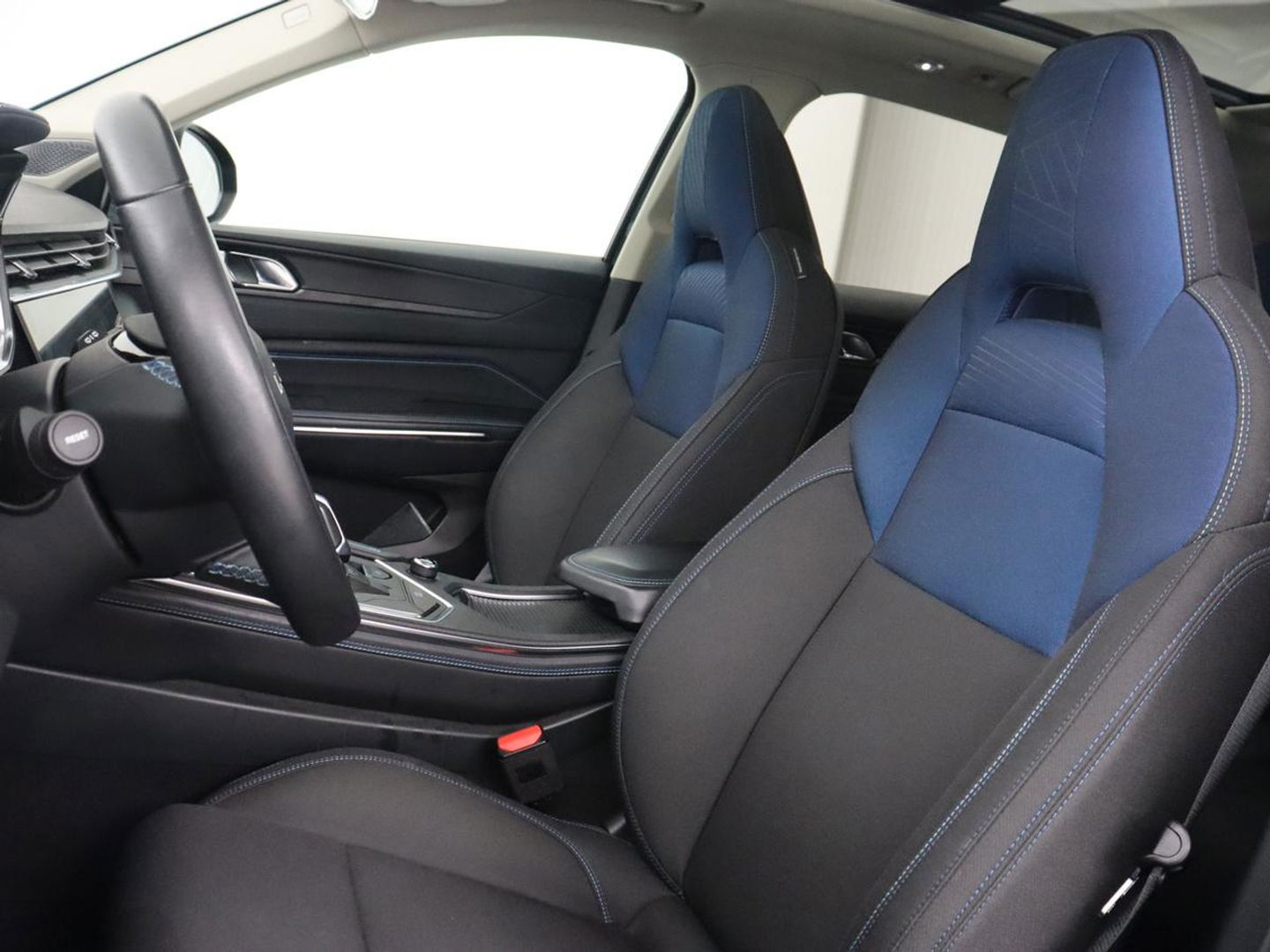 Lynk & Co 01 1.5 Plug In | Panoramadak | Trekhaak | Infinity by Harman | Camera | Adaptive cruise | Stoelverwarming | Carplay | Memory | Full LED | PHEV