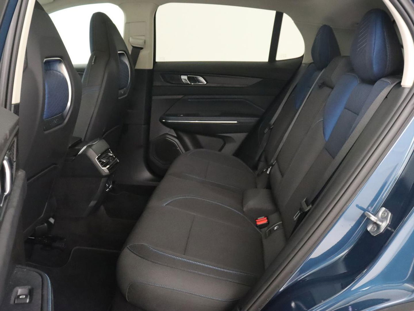 Lynk & Co 01 1.5 Plug In | Panoramadak | Trekhaak | Infinity by Harman | Camera | Adaptive cruise | Stoelverwarming | Carplay | Memory | Full LED | PHEV