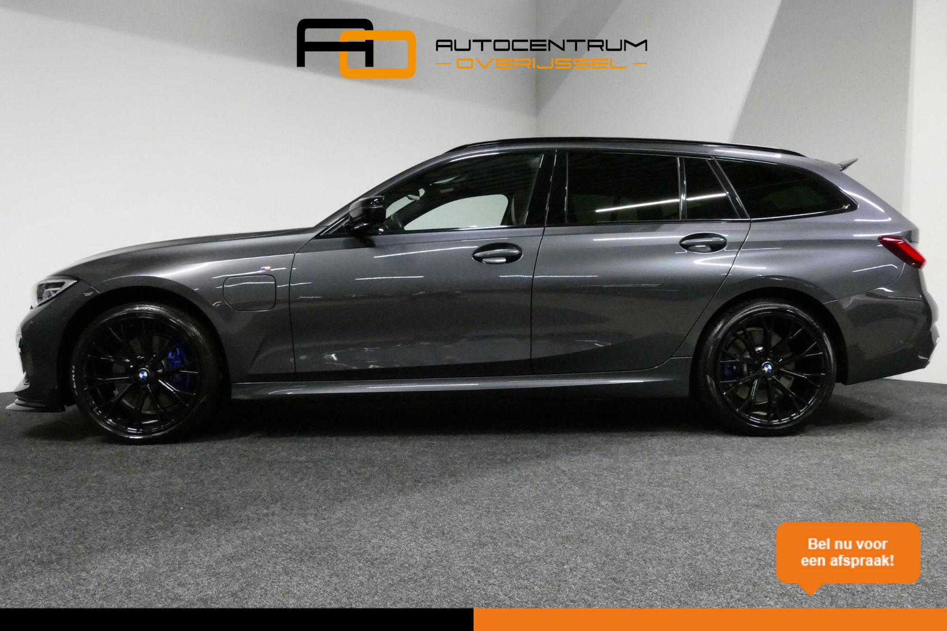 BMW 3 Serie Touring 330e xDrive M Sport / M340i Diffuser / Black Diamond M Grill / M340i M Sport bumper pakket / Schuif-/kanteldak / Elektr. verstelbare voorstoelen (links met memory) / Stoelverwarming / Apple Carplay - Android Auto / Achteruitrijcamera / Trekhaak (z