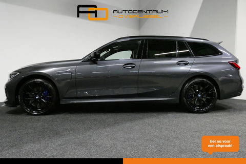 BMW 3 Serie Touring 330e xDrive M Sport / M340i Diffuser / Black Diamond M Grill / M340i M Sport bumper pakket / Schuif-/kanteldak / Elektr. verstelbare voorstoelen (links met memory) / Stoelverwarming / Apple Carplay - Android Auto / Achteruitrijcamera / Trekhaak (z