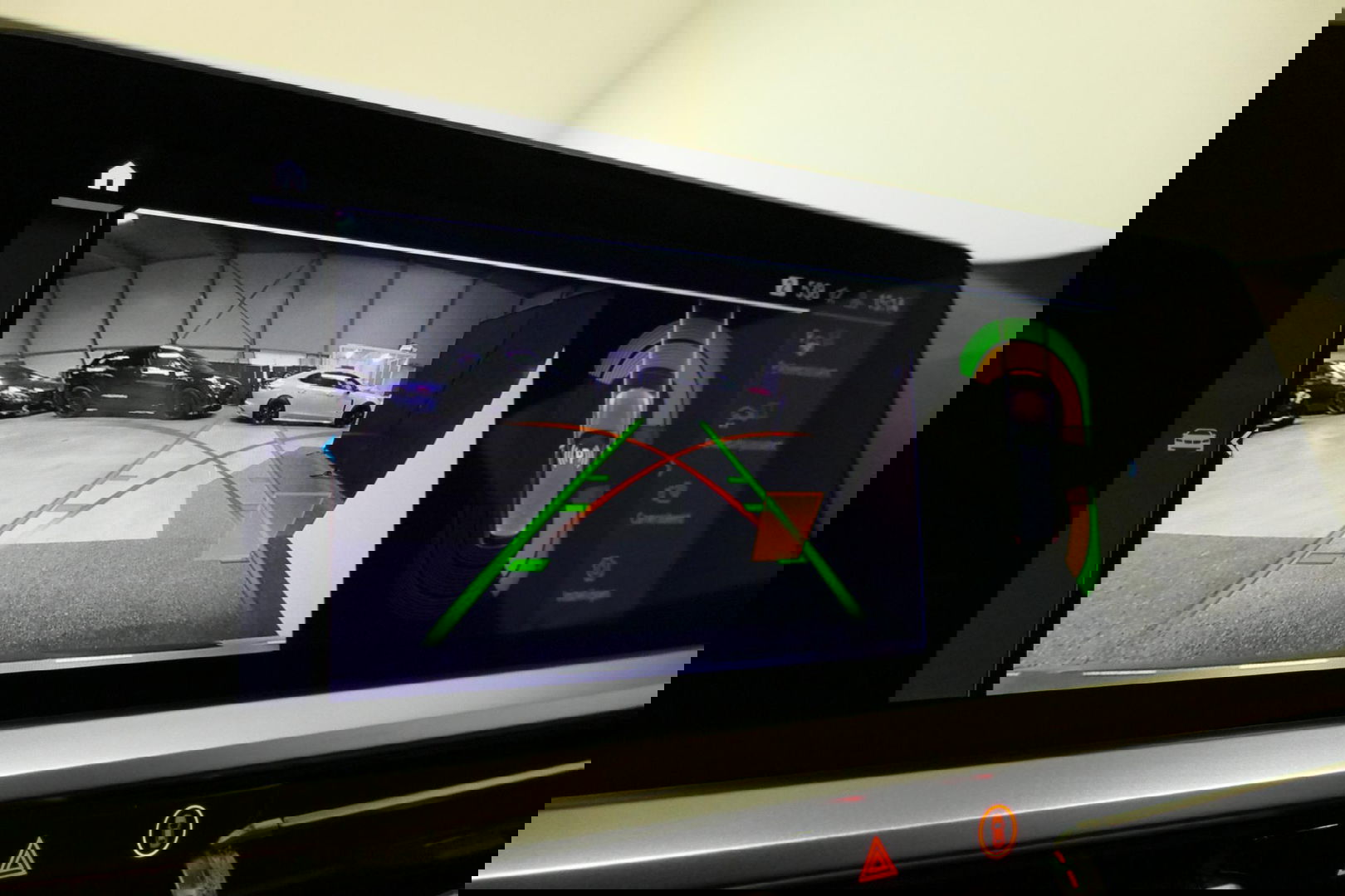 BMW 3 Serie Touring 330e xDrive M Sport / M340i Diffuser / Black Diamond M Grill / M340i M Sport bumper pakket / Schuif-/kanteldak / Elektr. verstelbare voorstoelen (links met memory) / Stoelverwarming / Apple Carplay - Android Auto / Achteruitrijcamera / Trekhaak (z