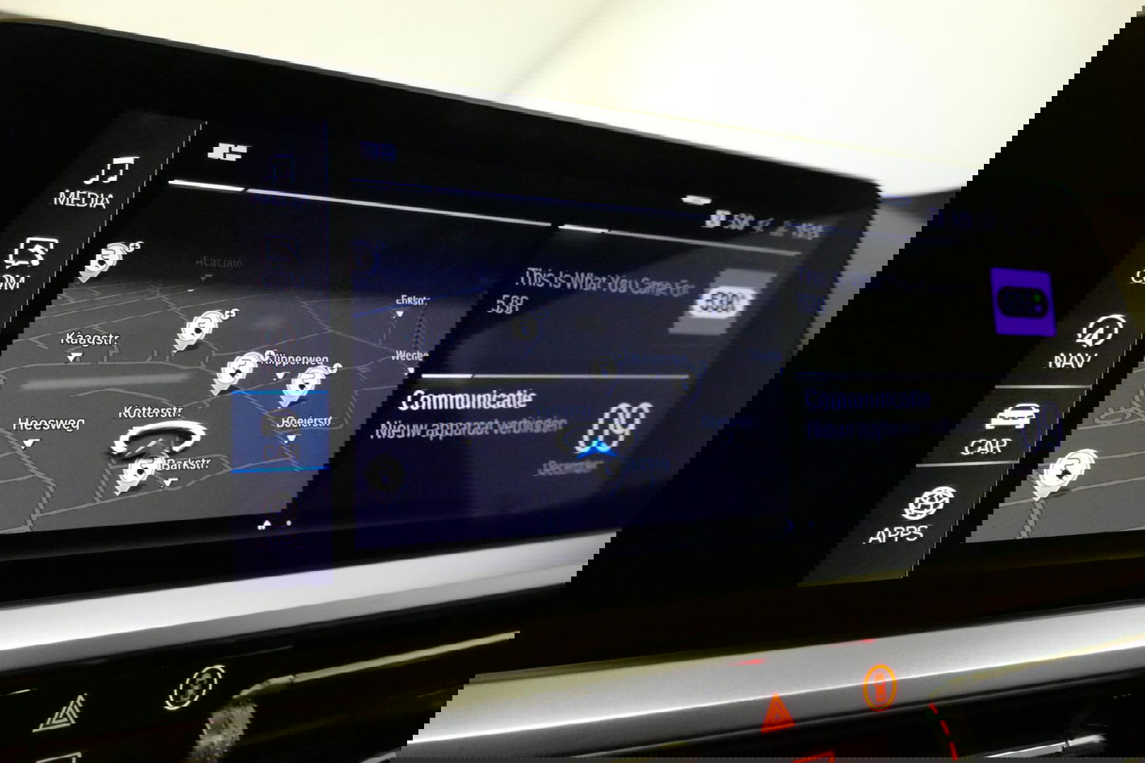 BMW 3 Serie Touring 330e xDrive M Sport / M340i Diffuser / Black Diamond M Grill / M340i M Sport bumper pakket / Schuif-/kanteldak / Elektr. verstelbare voorstoelen (links met memory) / Stoelverwarming / Apple Carplay - Android Auto / Achteruitrijcamera / Trekhaak (z