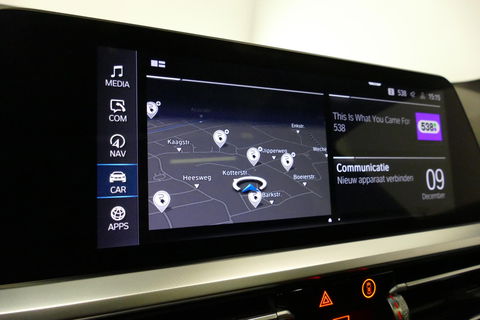 BMW 3 Serie Touring 330e xDrive M Sport / M340i Diffuser / Black Diamond M Grill / M340i M Sport bumper pakket / Schuif-/kanteldak / Elektr. verstelbare voorstoelen (links met memory) / Stoelverwarming / Apple Carplay - Android Auto / Achteruitrijcamera / Trekhaak (z