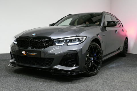BMW 3 Serie Touring 330e xDrive M Sport / M340i Diffuser / Black Diamond M Grill / M340i M Sport bumper pakket / Schuif-/kanteldak / Elektr. verstelbare voorstoelen (links met memory) / Stoelverwarming / Apple Carplay - Android Auto / Achteruitrijcamera / Trekhaak (z