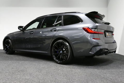 BMW 3 Serie Touring 330e xDrive M Sport / M340i Diffuser / Black Diamond M Grill / M340i M Sport bumper pakket / Schuif-/kanteldak / Elektr. verstelbare voorstoelen (links met memory) / Stoelverwarming / Apple Carplay - Android Auto / Achteruitrijcamera / Trekhaak (z