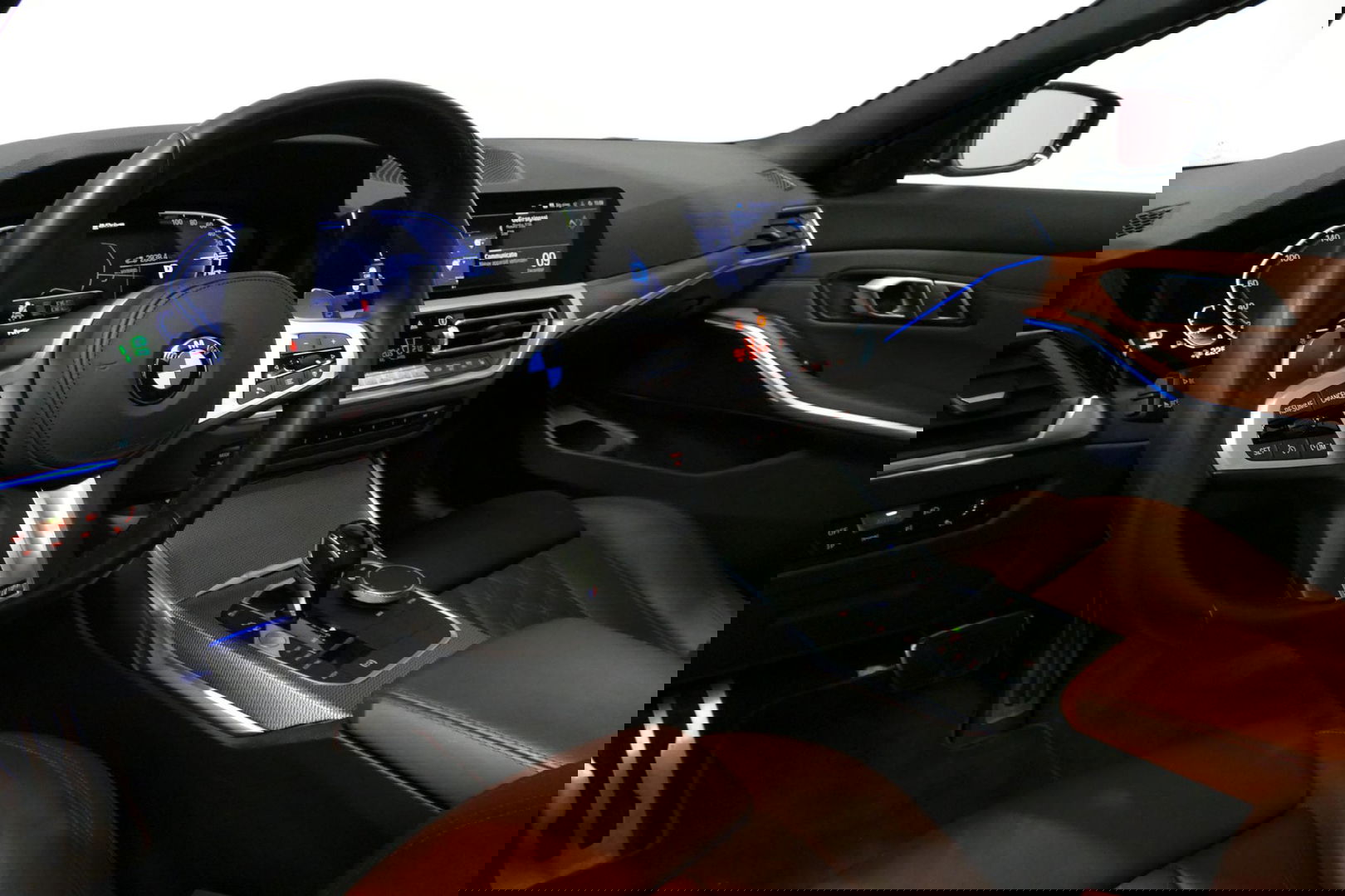 BMW 3 Serie Touring 330e xDrive M Sport / M340i Diffuser / Black Diamond M Grill / M340i M Sport bumper pakket / Schuif-/kanteldak / Elektr. verstelbare voorstoelen (links met memory) / Stoelverwarming / Apple Carplay - Android Auto / Achteruitrijcamera / Trekhaak (z