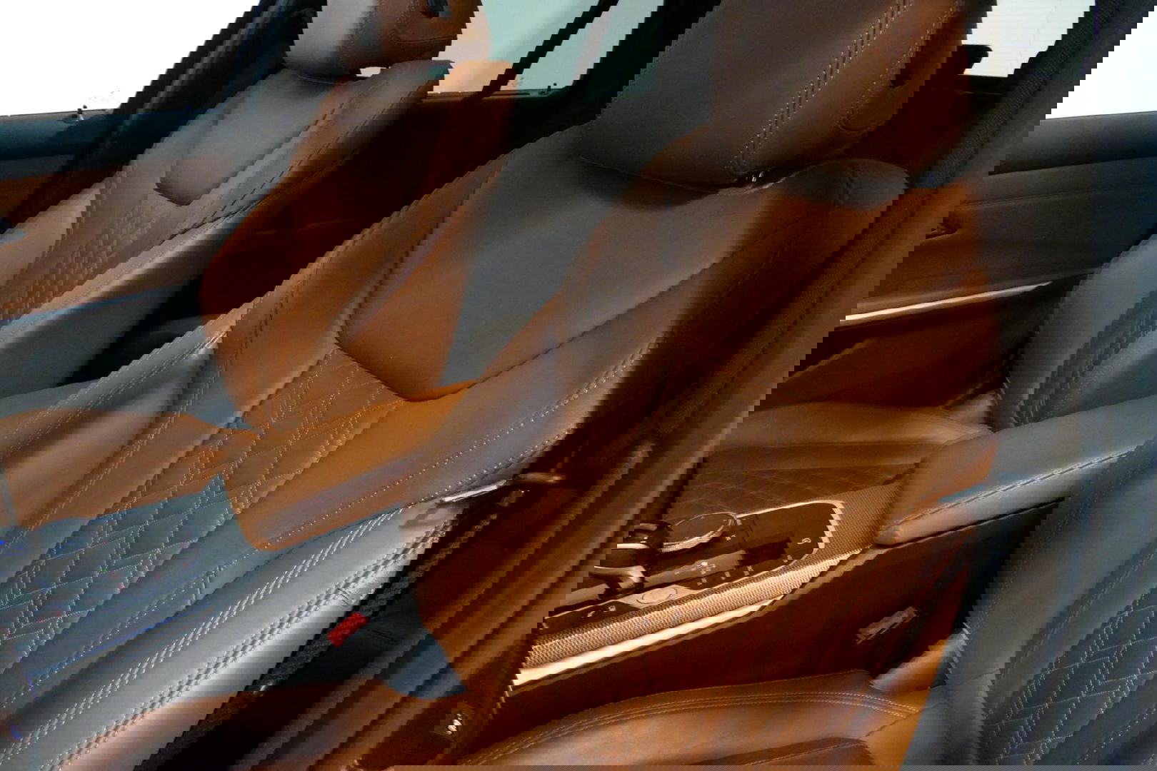 BMW 3 Serie Touring 330e xDrive M Sport / M340i Diffuser / Black Diamond M Grill / M340i M Sport bumper pakket / Schuif-/kanteldak / Elektr. verstelbare voorstoelen (links met memory) / Stoelverwarming / Apple Carplay - Android Auto / Achteruitrijcamera / Trekhaak (z